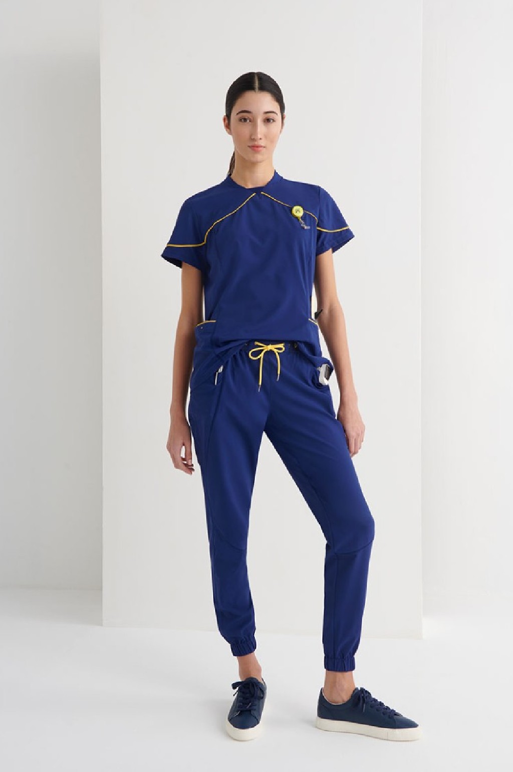 Casaca Sanitaria Cuello V Rib Slim Fit – WORKERS UNIFORMES