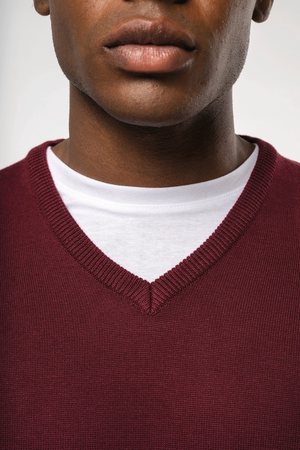 Jersey Cuello de Pico Hombre Kariban K965| Uniforme Profesional Elegante | Workers Uniformes