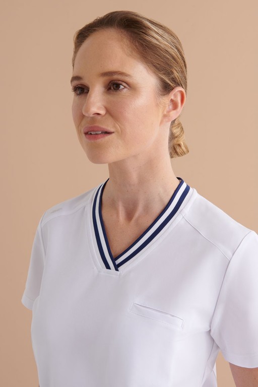 Casaca Sanitaria Cuello V Slim Fit – WORKERS UNIFORMES 2