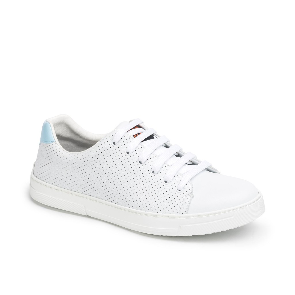 🔹 Características principales  Calzado sanitario tipo zapatilla con cordones Diseño tipo bamba moderno y versátil Corte en micr