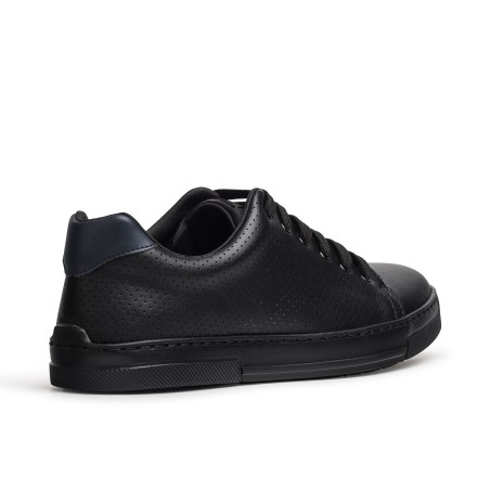 🔹 Características principales  Calzado sanitario tipo zapatilla con cordones Diseño tipo bamba moderno y versátil Corte en micr
