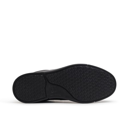 🔹 Características principales  Calzado sanitario tipo zapatilla con cordones Diseño tipo bamba moderno y versátil Corte en micr